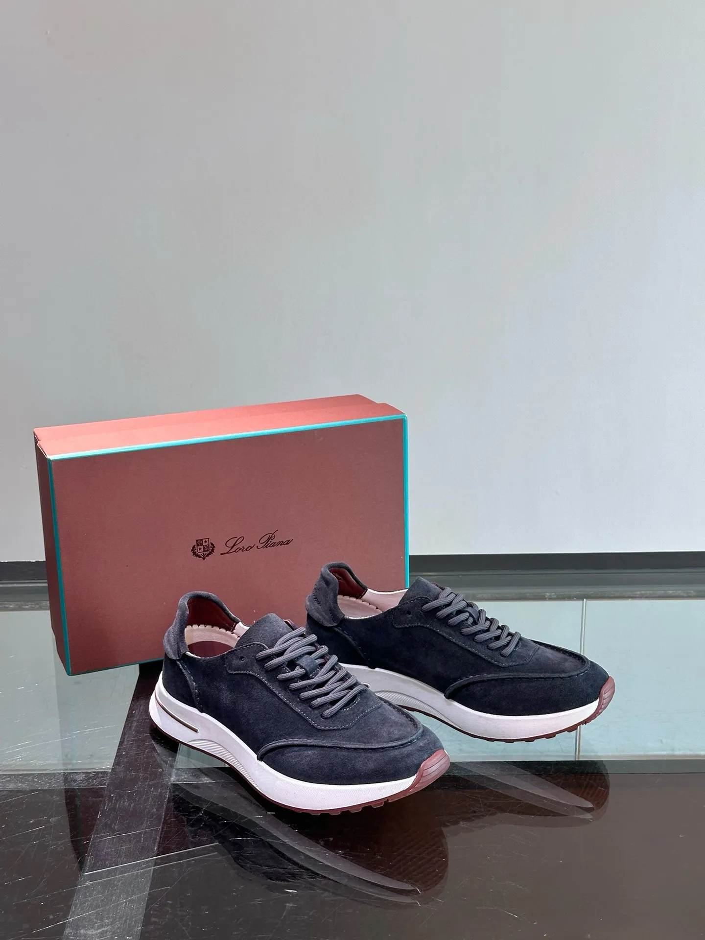 Factory price: 540💰Loro men's shoes💰iana niche Loro classic jogging shoes, men's lace-up casual shoes and sneakers, high-quality lightweight and comfortable fabrics, suitable for outdoor leisure, the color scheme is young and energetic, and it looks great with sportswear or casual suits! Size: 39-46 (customized sizes of 45 and 46 are non-refundable)